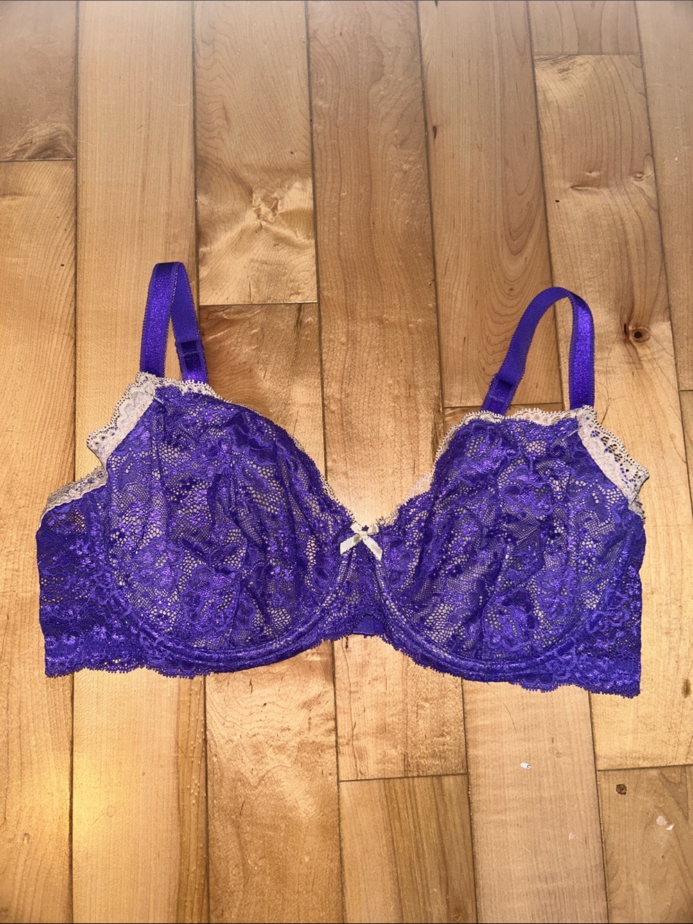 Victoria's Secret Purple Lace Underwire Bra with Cream Trim
